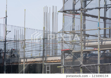 公寓正在建設中 公寓正在建設中 123890134