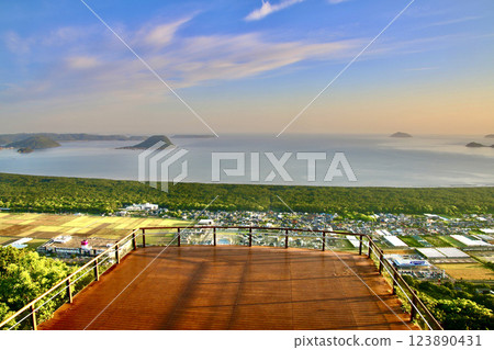 View from Kagamiyama Observatory, Niji no Matsubara, Karatsu Bay (Karatsu City, Saga Prefecture) 123890431