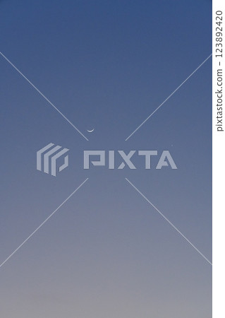 A bright star shining near the moon (a fantastic sight on March 2, 2025) - 2:3 A bright star shining near the moon (a fantastic sight on March 2, 2025) - 2:3 123892420