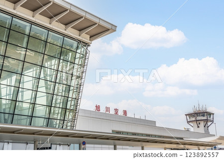 晴朗的日子，北海道旭川的旭川機場 123892557