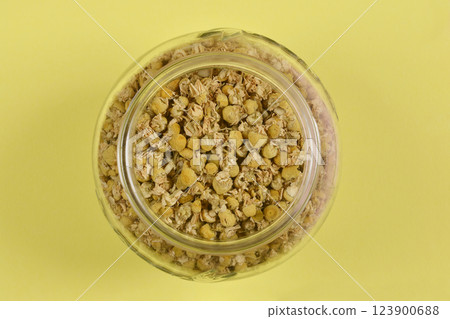 Dried chamomile flowers Dried chamomile flowers 123900688
