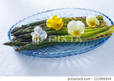Bunch of green asparagus Bunch of green asparagus 123900844