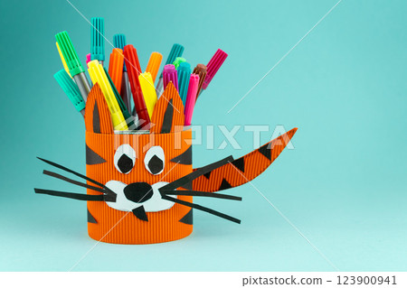 Step 9. Step-by-step instructions on how to make a stand for stationery from a tin can. Tiger made of paper and cardboard, scissors and glue. A fun DIY craft for children. Do it yourself paper tiger Step 9. Step-by-step instructions on how to make a stand for stationery from a tin can. Tiger made of paper and cardboard, scissors and glue. A fun DIY craft for children. Do it yourself paper tiger 123900941
