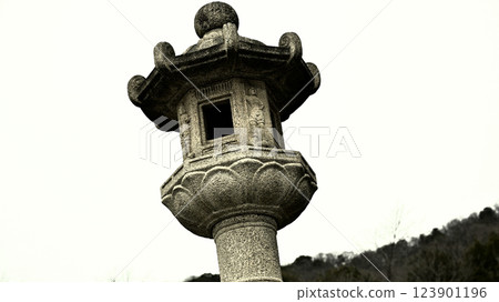 燈籠、神社、神社和寺廟、燈籠 燈籠、神社、神社和寺廟、燈籠 123901196