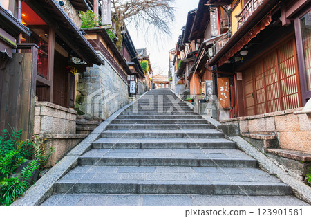 過度旅遊前的京都三年坂 123901581