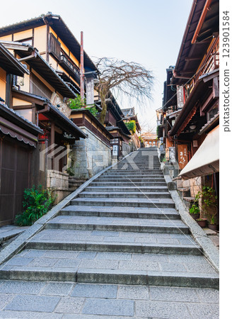 Morning view of Sannenzaka in Kyoto Morning view of Sannenzaka in Kyoto 123901584