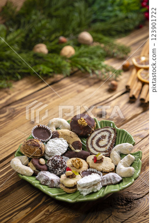 Various types of typical Czech christmas cookies 123901722