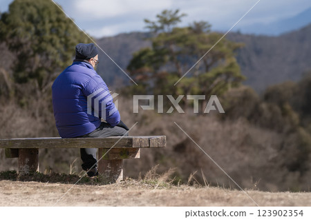 Elderly man sitting alone on a bench Elderly man sitting alone on a bench 123902354