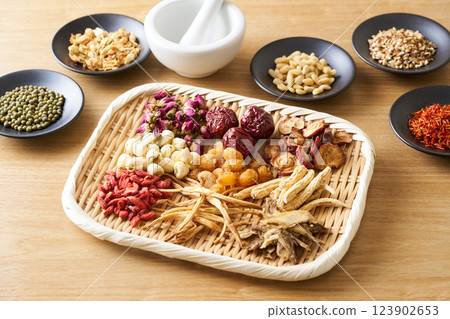 Various herbal medicine ingredients 123902653