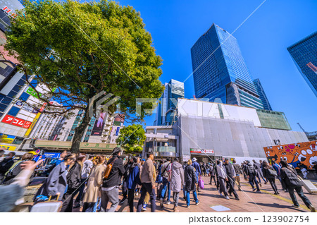 Tokyo cityscape in Japan XEC stocks... "Summer sky"... blue sky spreads... Shibuya bustling with inbound tourists = March 10th Tokyo cityscape in Japan XEC stocks... "Summer sky"... blue sky spreads... Shibuya bustling with inbound tourists = March 10th 123902754