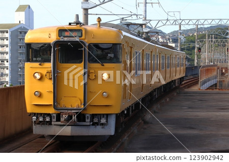 [JR-M] Uno Line/Seto Ohashi Line 115 Series Train (Okayama⇔Kojima) 123902942