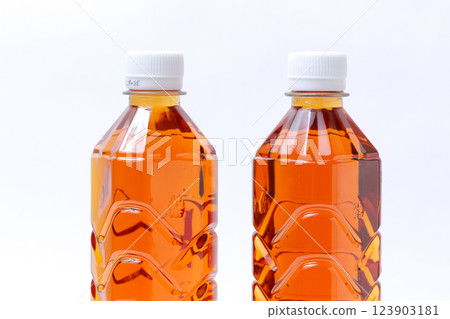 Drinking water, drinks, white background, brown, PET bottles, drinks, drinks, hydration, hydration, beverages Drinking water, drinks, white background, brown, PET bottles, drinks, drinks, hydration, hydration, beverages 123903181