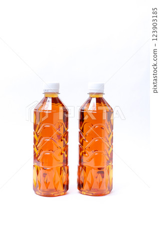 Drinking water, drinks, white background, brown, PET bottles, drinks, drinks, hydration, hydration, beverages 123903185