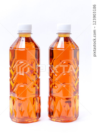 Drinking water, drinks, white background, brown, PET bottles, drinks, drinks, hydration, hydration, beverages Drinking water, drinks, white background, brown, PET bottles, drinks, drinks, hydration, hydration, beverages 123903186