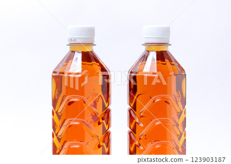 Drinking water, drinks, white background, brown, PET bottles, drinks, drinks, hydration, hydration, beverages Drinking water, drinks, white background, brown, PET bottles, drinks, drinks, hydration, hydration, beverages 123903187