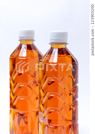 Drinking water, drinks, white background, brown, PET bottles, drinks, drinks, hydration, hydration, beverages 123903200