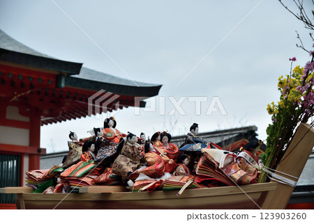 Awashima Shrine (Hina Nagashi Ritual) [Kada, Wakayama City, Wakayama Prefecture] 123903260