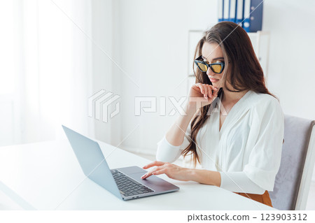 woman at desk with laptop in office online woman at desk with laptop in office online 123903312