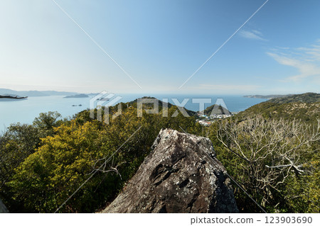 View of Yuasa Bay from Myoe Shonin Nishihirakami Ruins [Yuasa Town, Wakayama Prefecture] 123903690