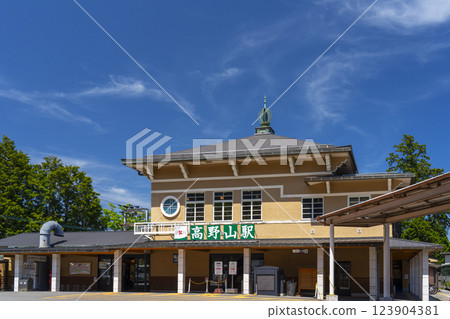 Koyasan Station: Temple-like exterior 123904381