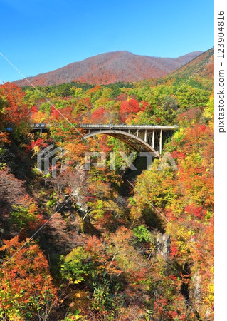【宮城縣】晴天的鳴子峽紅葉 【宮城縣】晴天的鳴子峽紅葉 123904816