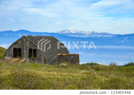 小屋和乘鞍山(從八伏山拍攝) 小屋和乘鞍山(從八伏山拍攝) 123905446