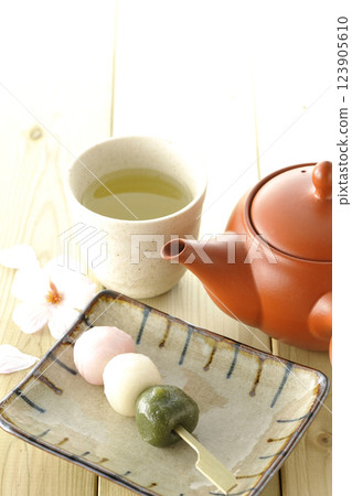 Tea and three color dumplings Tea and three color dumplings 123905610