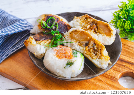 Grilled rice balls wrapped in rice paper 123907639