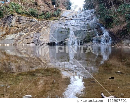 水量稀少的阿瓦瑪塔瀑布 123907701