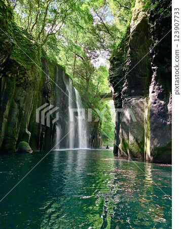 Gokase River with fresh greenery and the spray of Manai Falls reflected on the surface of the water (Takachiho Gorge/Takachiho Town, Nishiusuki District, Miyazaki Prefecture) Gokase River with fresh greenery and the spray of Manai Falls reflected on the surface of the water (Takachiho Gorge/Takachiho Town, Nishiusuki District, Miyazaki Prefecture) 123907733