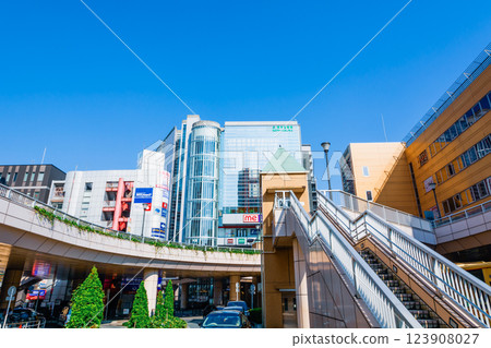 與直線站相鄰的JR橫濱線橋本站 123908027