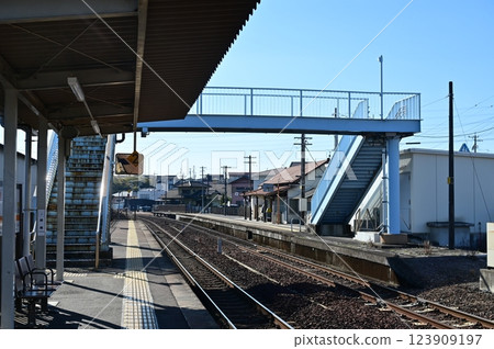 Koizumi Station, Taita Line platform Koizumi Station, Taita Line platform 123909197