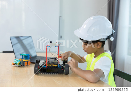 Education STEM children student in classroom. Robot assembly training, brain development, Learning electrical future engineering. 123909255