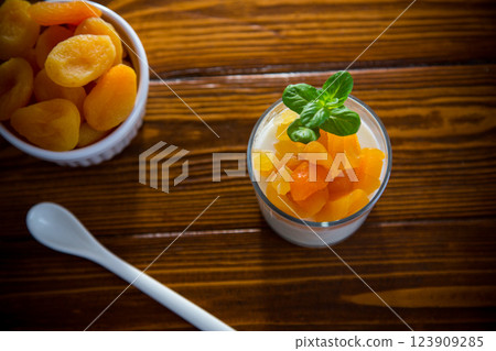 Light breakfast with fruit yogurt and dried apricots 123909285