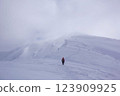 Mt. Arashima in midwinter/climbing snowy mountains in February 123909925