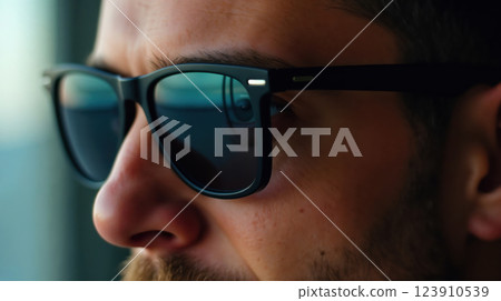 Close-up of a man's profile with sunglasses 123910539