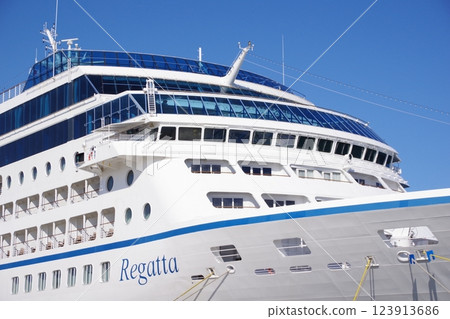 大型郵輪Oceania Regatta的名稱和艦橋 123913686