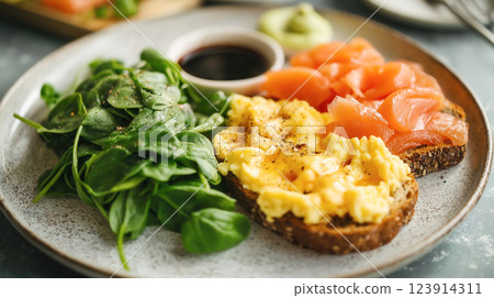 Healthy Breakfast with Scrambled Eggs, Smoked Salmon, and Spinach 123914311