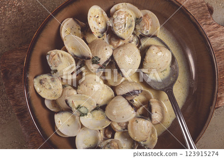 vongole clams, in cream sauce, homemade, top view, no people, 123915274