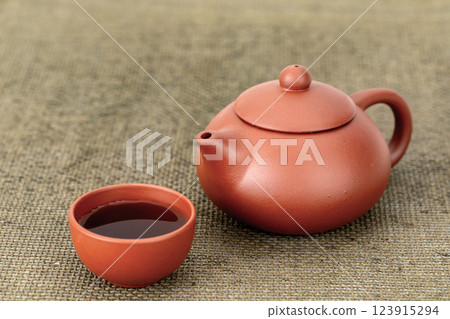 Traditional Chinese clay teapot and cups with tea on a table. 123915294