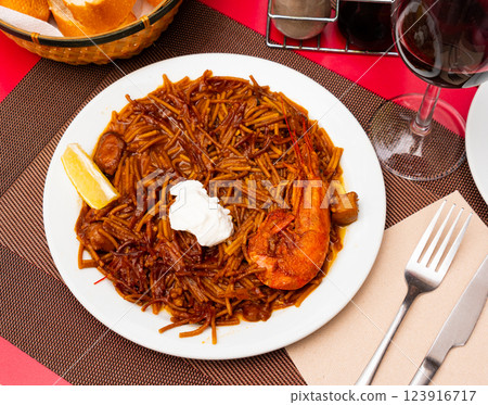 Fideua with seafood served on platter 123916717