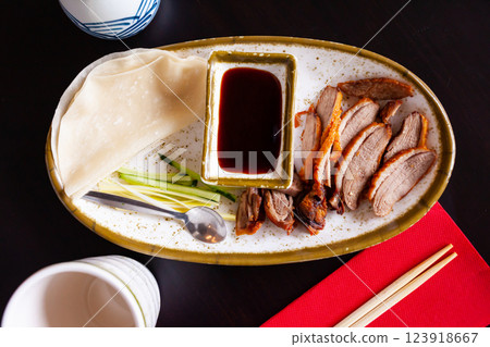 Peking duck with sauce and chinese pancakes 123918667