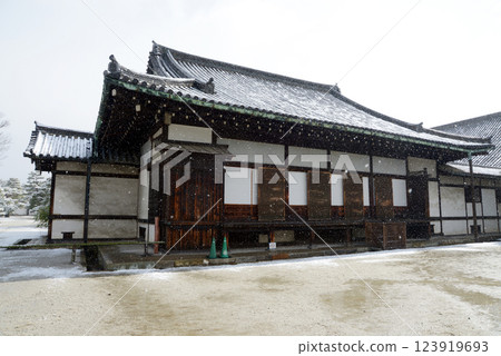 Snow-covered Nijo Castle, Ninomaru Palace, Nakagyo Ward, Kyoto City 123919693