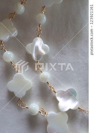 Handmade flower-shaped shell long necklace (white pearl) 123921161