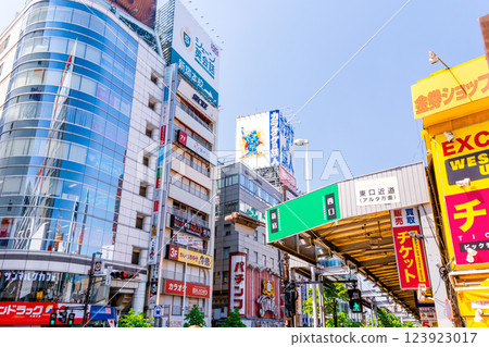 Shinjuku West Exit scramble intersection 123923017