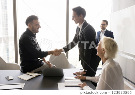 Young team leader meet newcomer with handshake on informal gathering 123923895