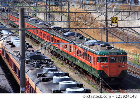 A former Tokaido Line 113 series train that came to Makuhari Depot after retirement (2006) 123924148