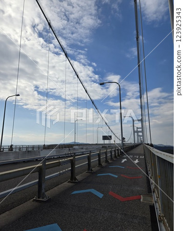 一座無盡的吊橋 一座無盡的吊橋 123925343