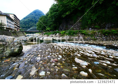 Kawaji Onsen in late summer... The Ojika River as seen from the riverbank 123925471