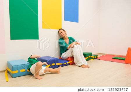 child and mom in kindergarten gym 123925727